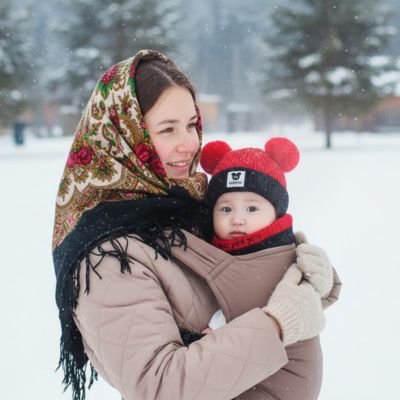 Bonnet bébé Brimara tricoté en coton bio extra-doux rouge et noir pour l'hive