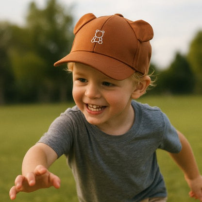 Casquette bébé Ventoria Moment de jeu avec casquette ajustable en plein air.