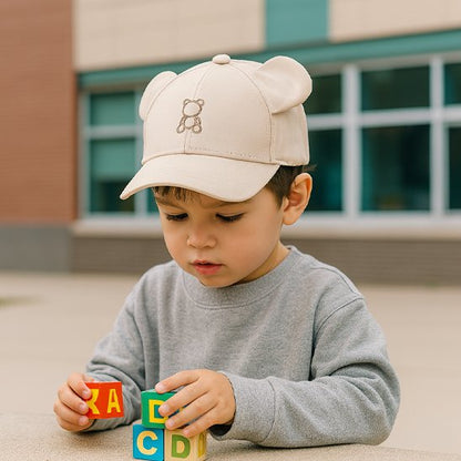 Casquette Bébé Ventoria Enfant jouant dehors avec sa casquette pour une protection solaire optimale