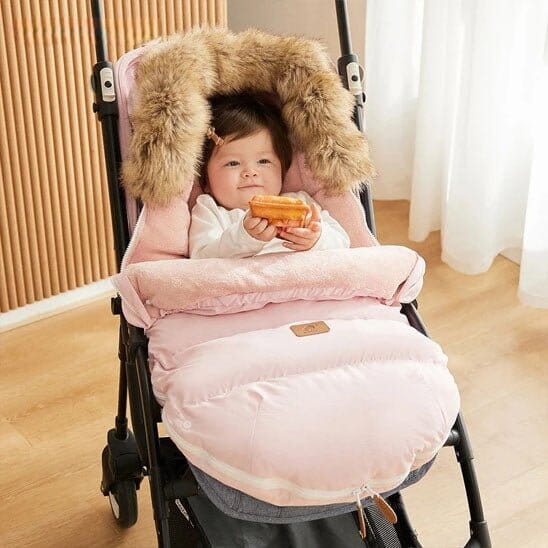 Chanceliere Bébé Évolutive| NuageSerein Bébé bien au chaud dans sa chancelière isotherme pour affronter le froid