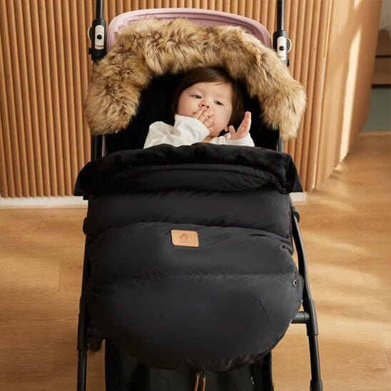 Chanceliere Bébé Évolutive NuageSerein Bébé bien au chaud dans sa chancelière isotherme pour affronter l'hiver 