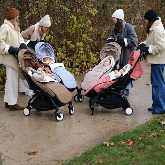 Chancelière Poussettes LutinConfort Design ergonomique pour cette chancelière respectant la posture de bébé