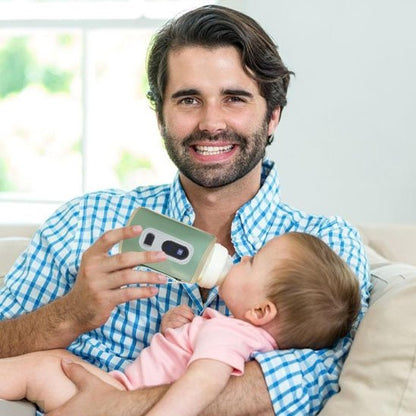 Chauffe Biberon Thermaloop isotherme papa donne le lait à bonne température.