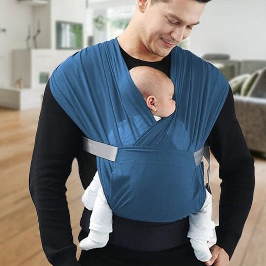 Écharpe de Portage LibertéActive bébé dort serein et sécurisé, tout contre le cœur de papa.