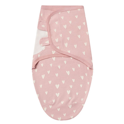 Nid d'ange Cocon Douillet Rose Cœurs un confort vaporeux et thermique pour bébé.