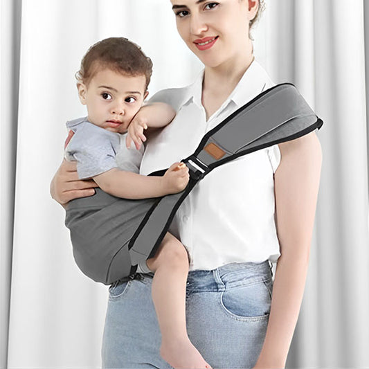 Porte bébé Luminid™ - Gris-confortablement-assis-contre-maman