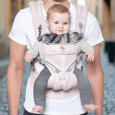 Porte Bébé PortéZen™ Rose Maille Confortablement installé près de papa Chouchous les Bébés
