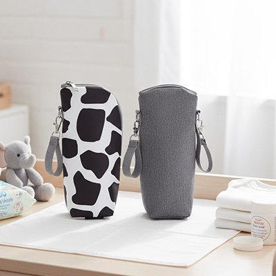 Porte biberon isotherme IsoPoche nomade deux coloris disponibles pour transporter le lait de bébé.