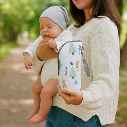 Porte biberon nomade CoconLait™  utile pour tous les ages sur une marche avec bébé