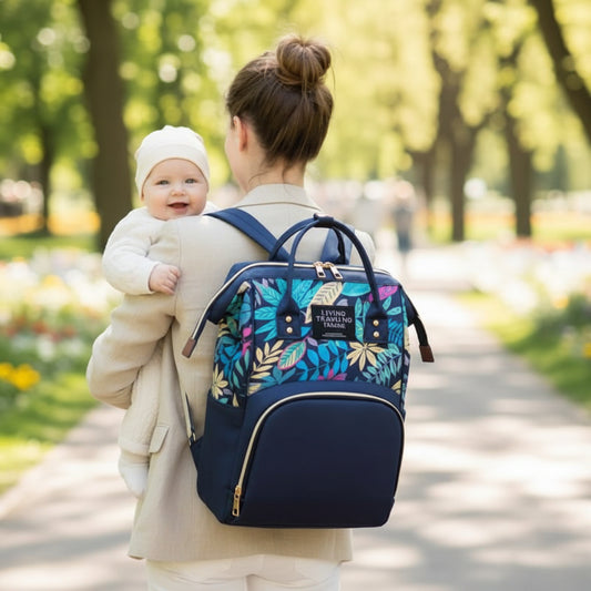 Sac à langer L'Héritage™ liberté — porté avec grâce, bébé dans les bras, liberté totale