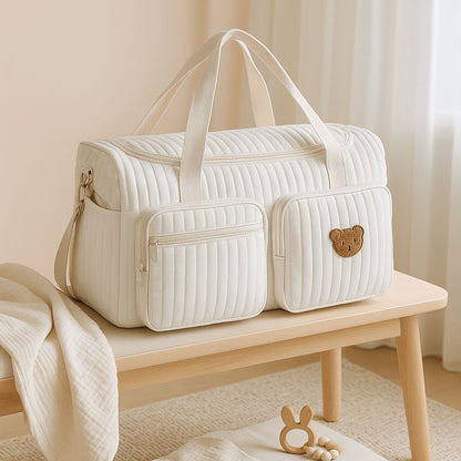 Sac à langer Mavelys le design intemporel avec un adorable ourson sur la poche