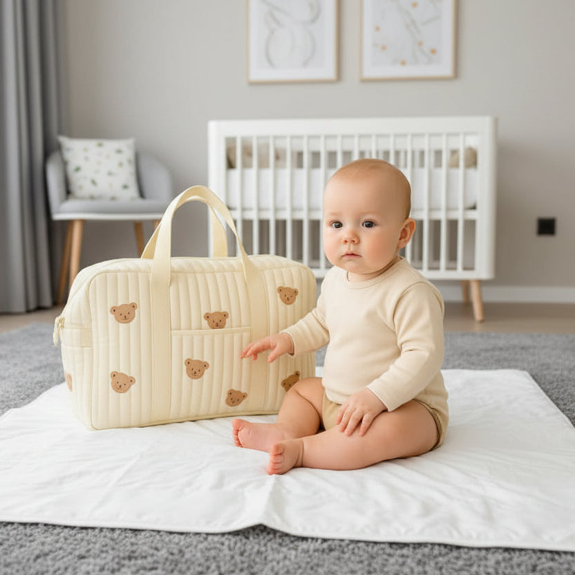 Sac à Langer Nidoro Beige l'ergonomie chic aux oursons pour parents nomades actifs
